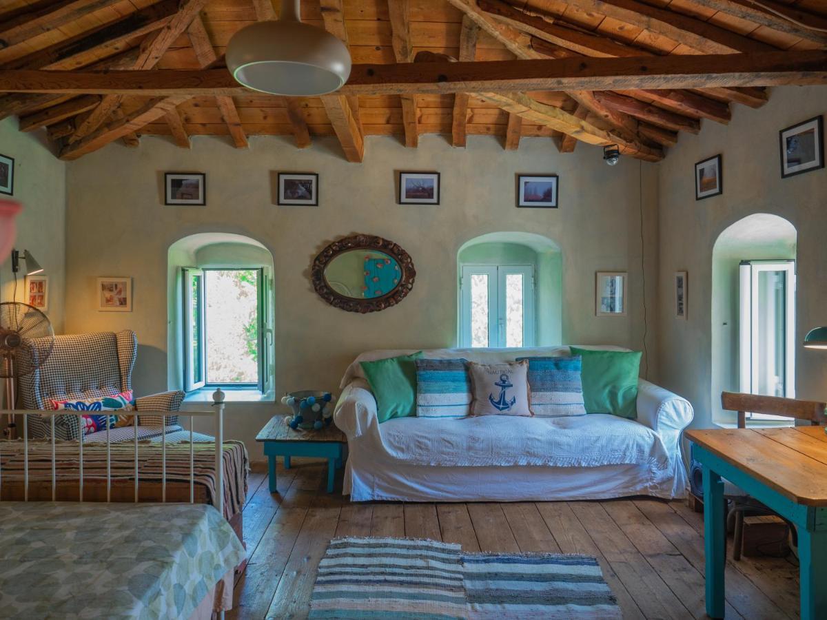 Vintage Stone-Built Country Cottage In Richea Kouloureika Экстерьер фото