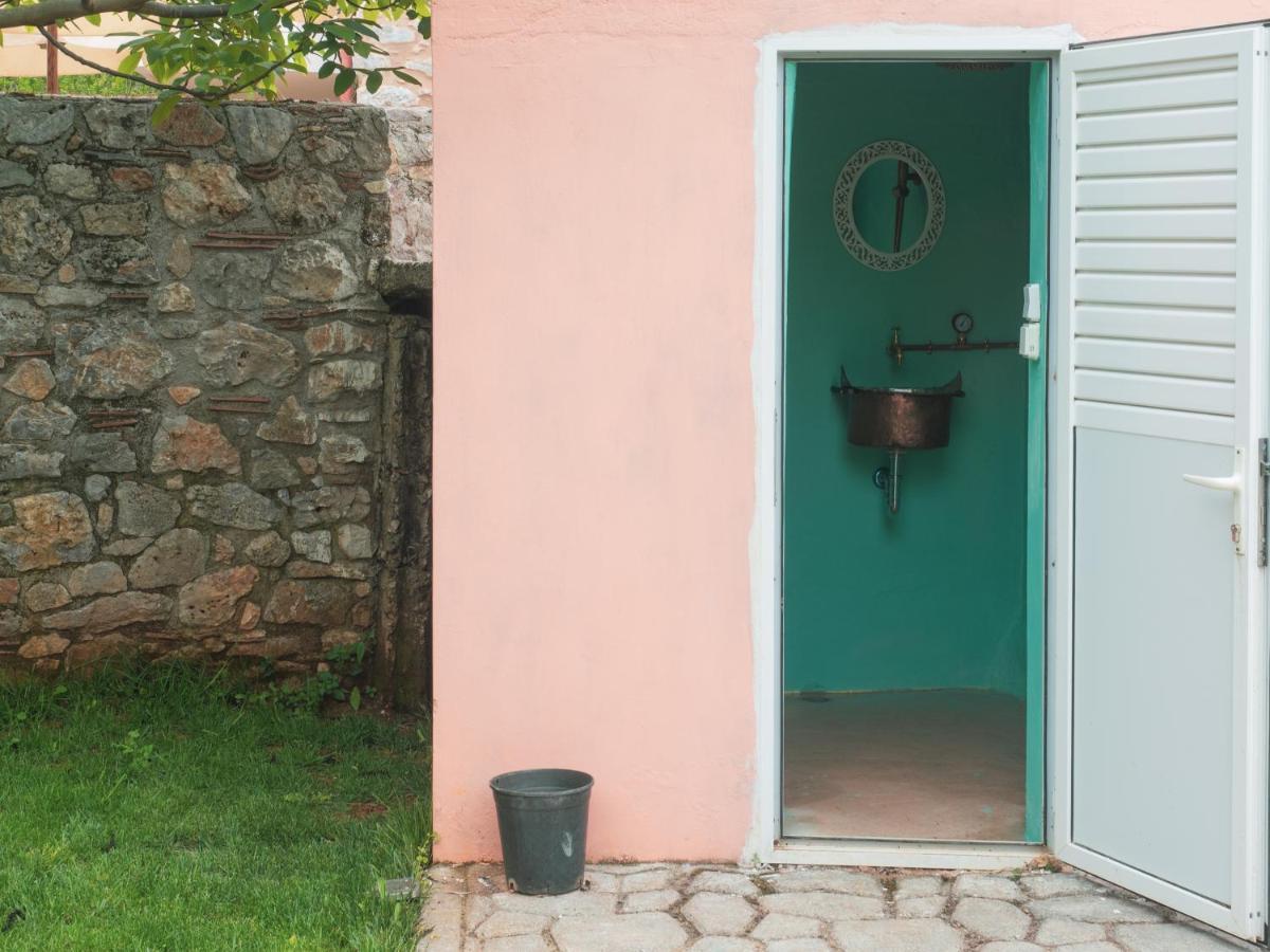 Vintage Stone-Built Country Cottage In Richea Kouloureika Экстерьер фото